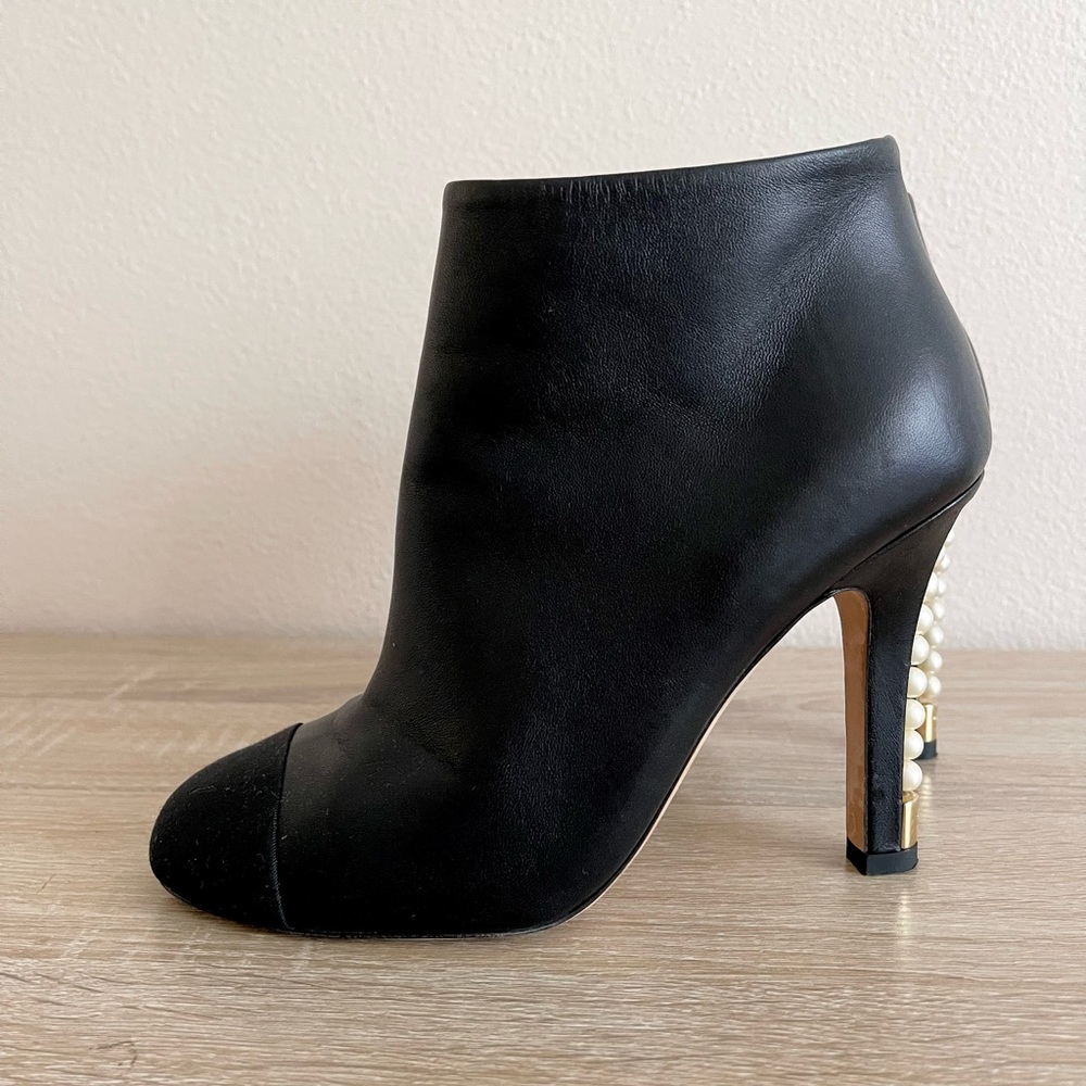 Chanel Black Leather Pearl Heels Ankle Boots Booties Women’s Sz 37.5/7.5 - Picture 6 of 13